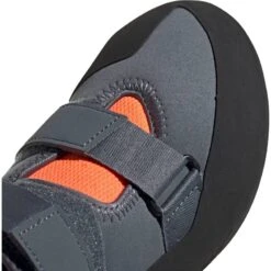 Five Ten Kirigami Climbing Shoes - Onix / Core Black / Solar Red -Sporten Buiten five ten kirigami climbing shoes onix core black solar red 7 1001272